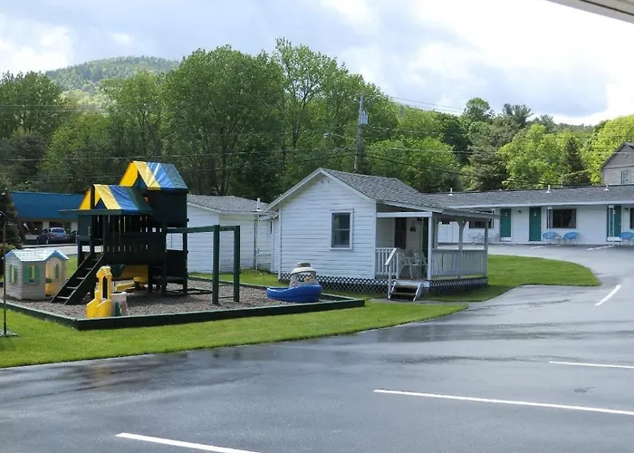 Brookside Motel & Cabins